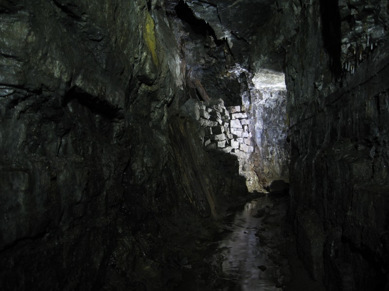 IMG_4441.JPG - Looking back to a backfilled section. This is actually where the vein starts.