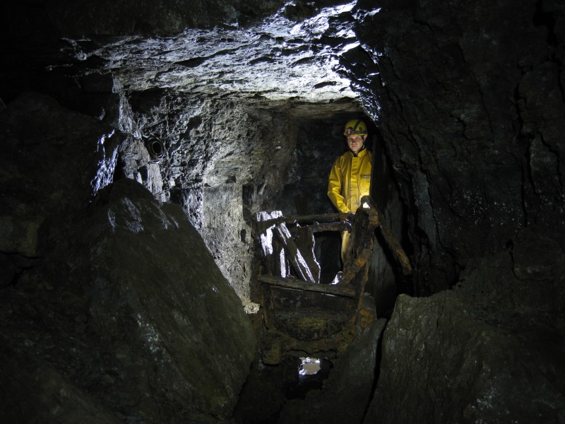 IMG_1389.jpg - Tub remains.