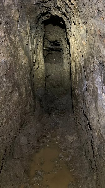 IMG_0164.jpg - Stope below the current forehead of digging.