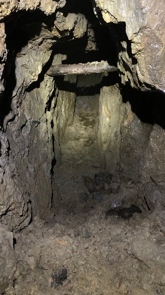 IMG_0169.jpg - Stope below the current forehead of digging.