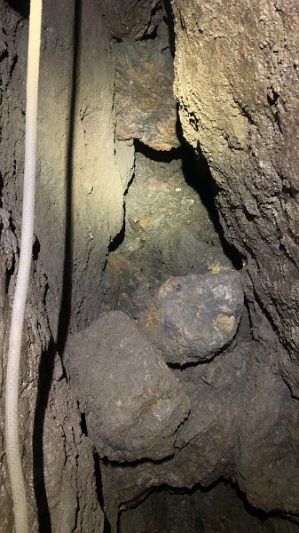 IMG_0171.jpg - Stope below the current forehead of digging.