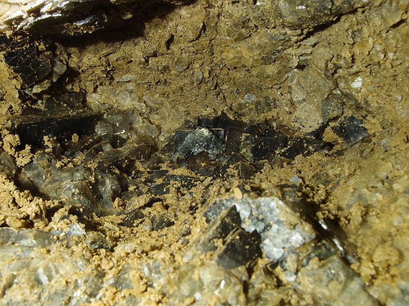 P8063943.JPG - Fluorite in pocket.