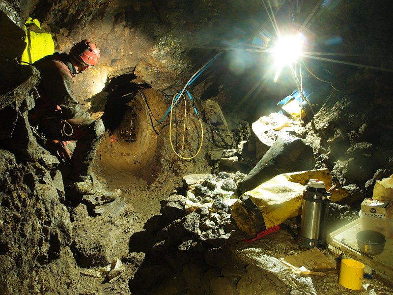 P8063977.JPG - Equipment and bait station.