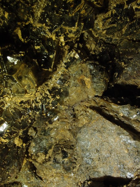 P1122344.JPG - Fluorite cubes in the cavity.