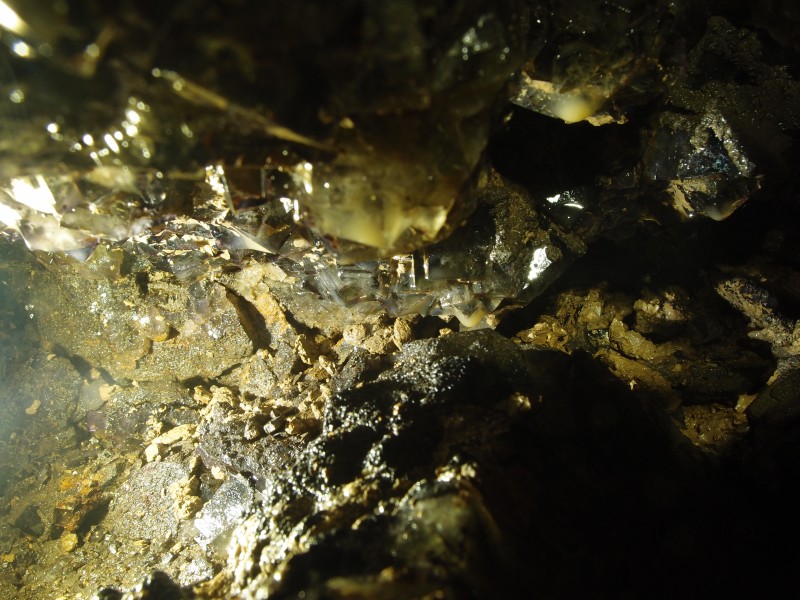 P1122365.JPG - Fluorite cubes in the cavity.