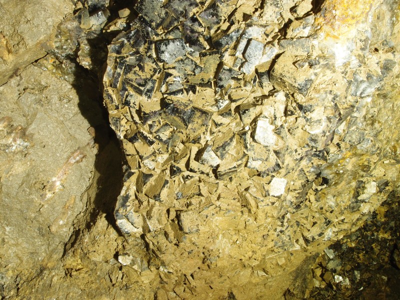 P1122411.JPG - Fluorite cubes in the roof.