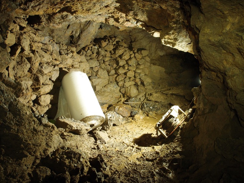 P7270374.JPG - Washing a wrapping station.