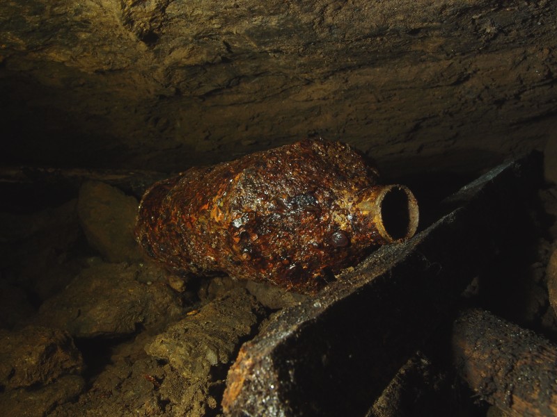 P7270414.JPG - Another tin bottle.