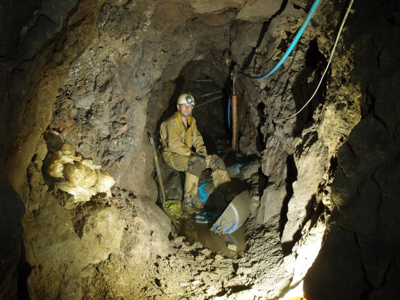 P7270432.JPG - Looking at the exit from the flat working.