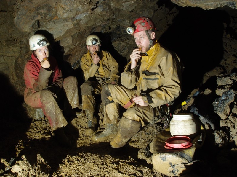 P7270442.JPG - Lunch, not staged at all. Those fluorite slabs don't make comfy seat!