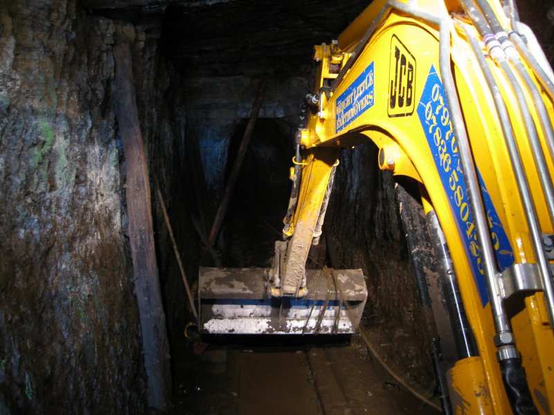 IMG_1440.jpg - Starting to pull the tub out.