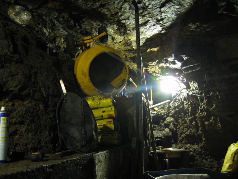 Img_3839.jpg - Shuttering extending now to the sink.