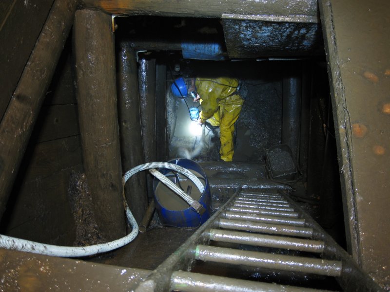 Img_3843.jpg - Mon Senior manning the two pumps, it all looks much deeper now.