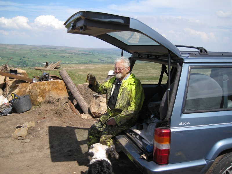 Img_3862.jpg - Les on lunch break.