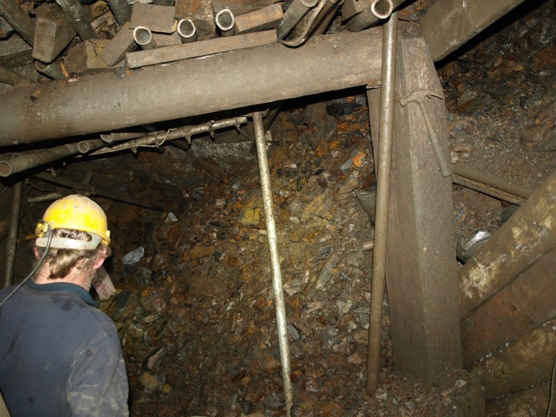 037.jpg - The aftermath of the fall on Sunday afternoon. Photo by Ben.