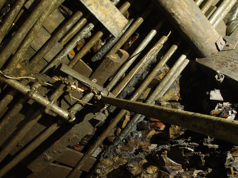 P3118442.JPG - Temporary cross brace and spiling.