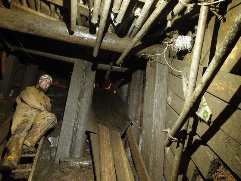 P3118451.JPG - Looking up from the shaft bottom.