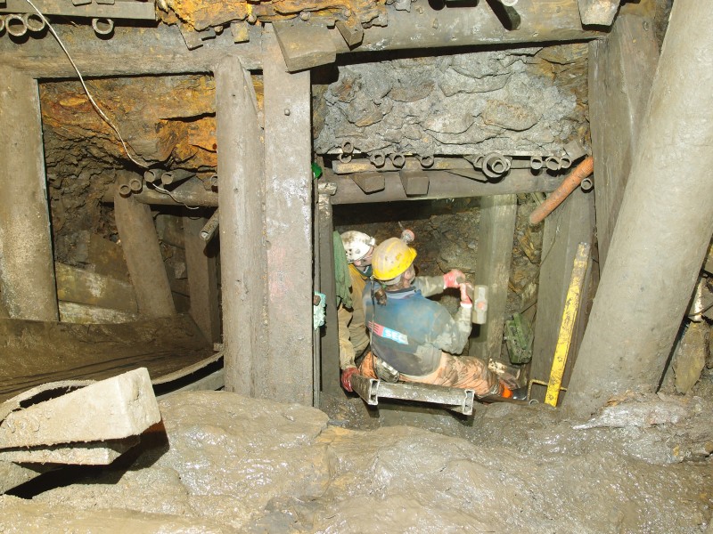 P2128155.JPG - Ian putting in spiles.