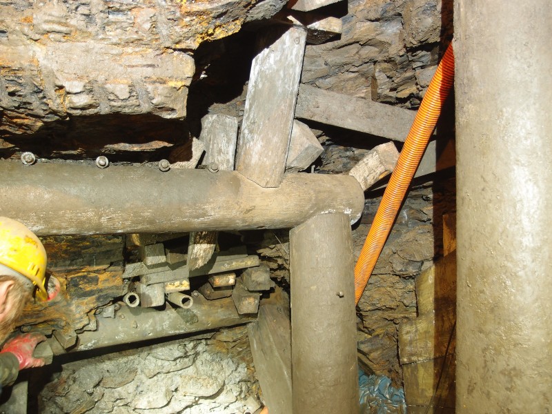 P2128168.JPG - Some of the supoort structure through the bad ground.