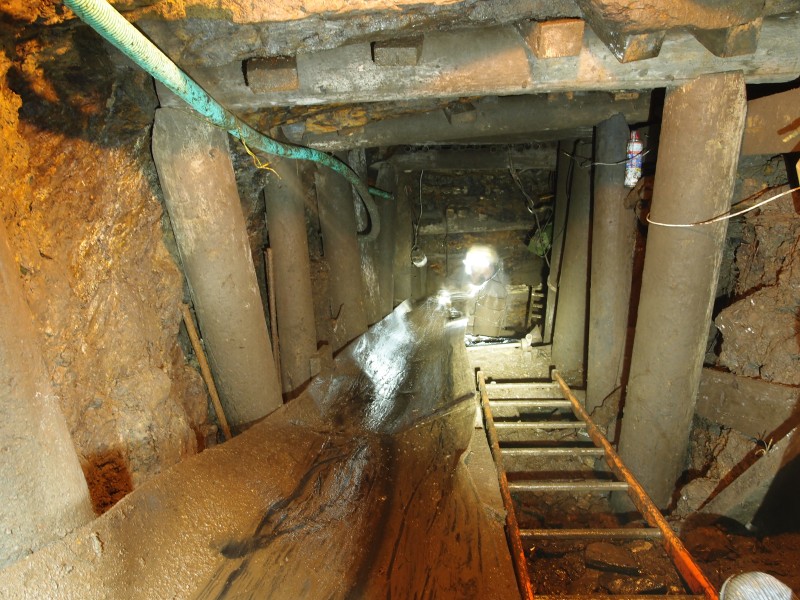 PA166830.JPG - Looking down to the working face.