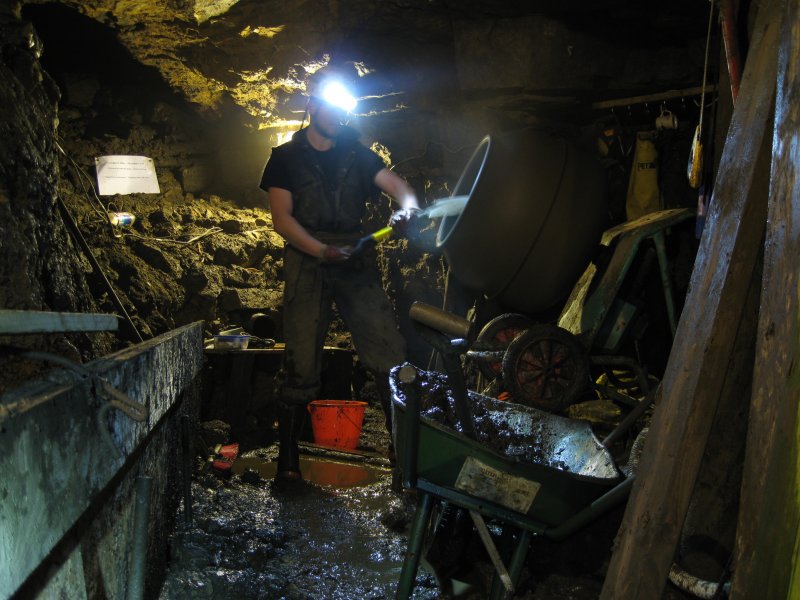 Img_3485.jpg - Concrete mixing.