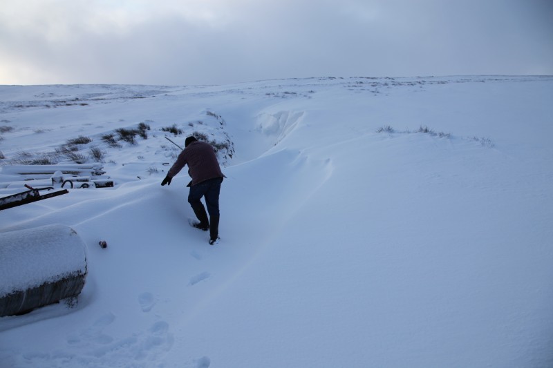 IMG_1884.JPG - Snow filled cut.