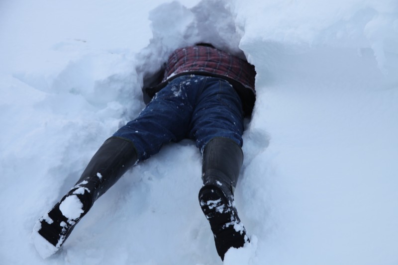 IMG_1910.JPG - Mike getting going on the snow hole.