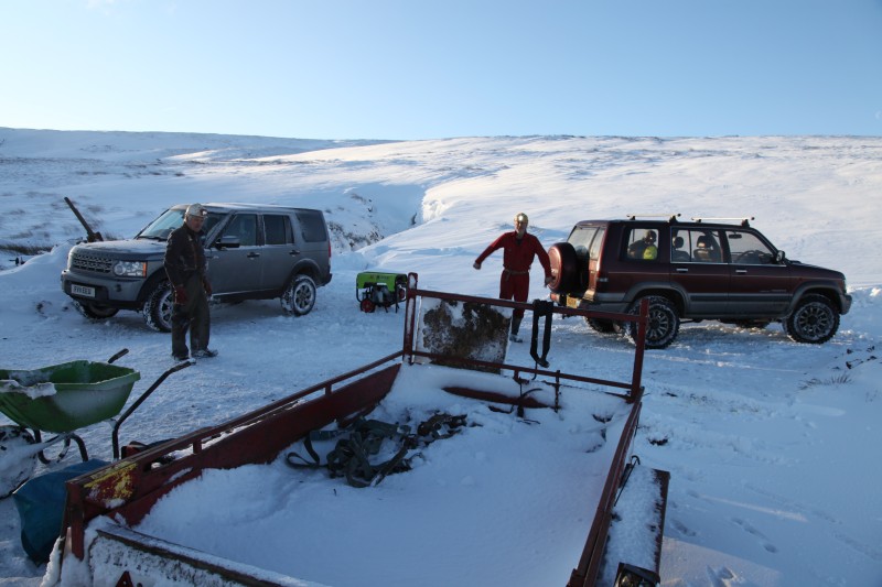 IMG_1953.JPG - Mick and Ian. Trying to keep warm?