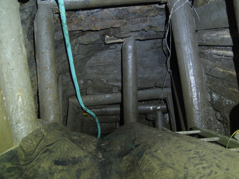 IMG_0066.JPG - Looking down to the start of the Patterson Sill.