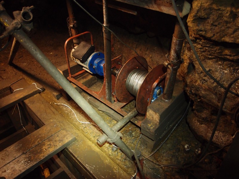 P7236118.JPG - The winch.