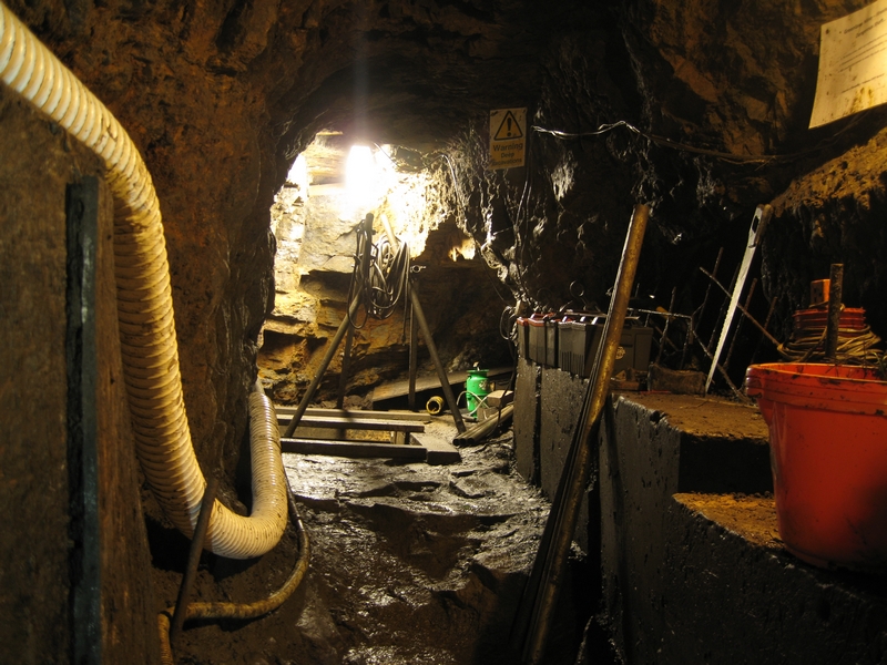 IMG_5884.JPG - Shaft collar, ventilation trunking and "Deep Excavation" sign.