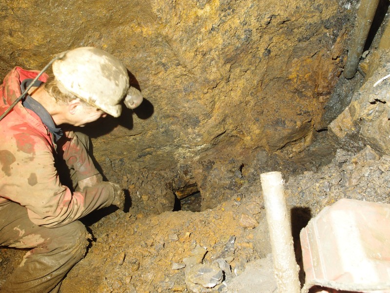 P5279115.JPG - Finally, what looks like a widely spaced boulder choke that might go somewhere.