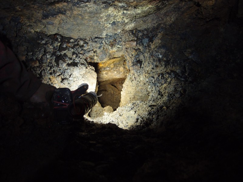 P5279117.JPG - Finally, what looks like a widely spaced boulder choke that might go somewhere.