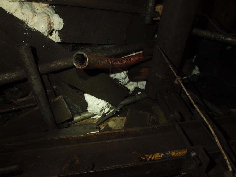 P5279126.JPG - More foam and the all important vent pipe suppling fresh air.