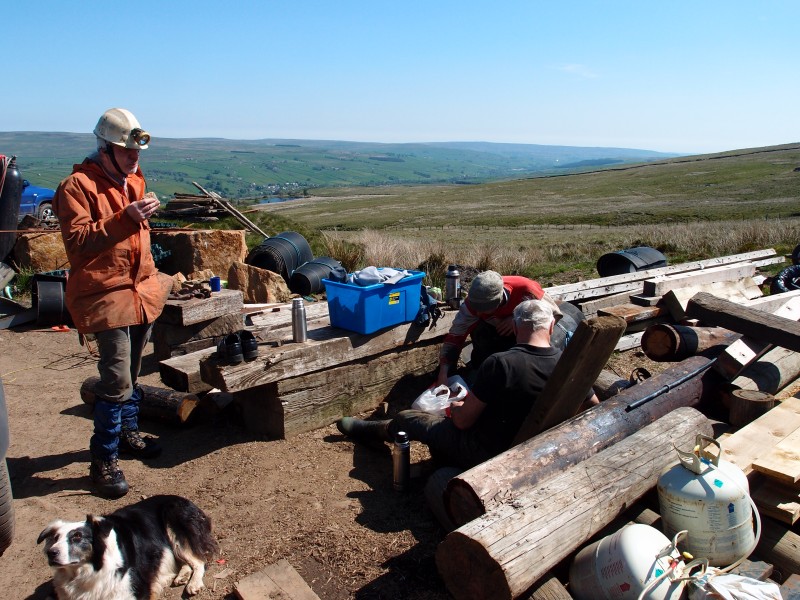 P5279145.JPG - Bait area.