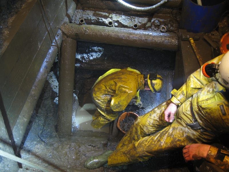 IMG_3154.jpg - View of the first angled section support and scaffold spilling above.