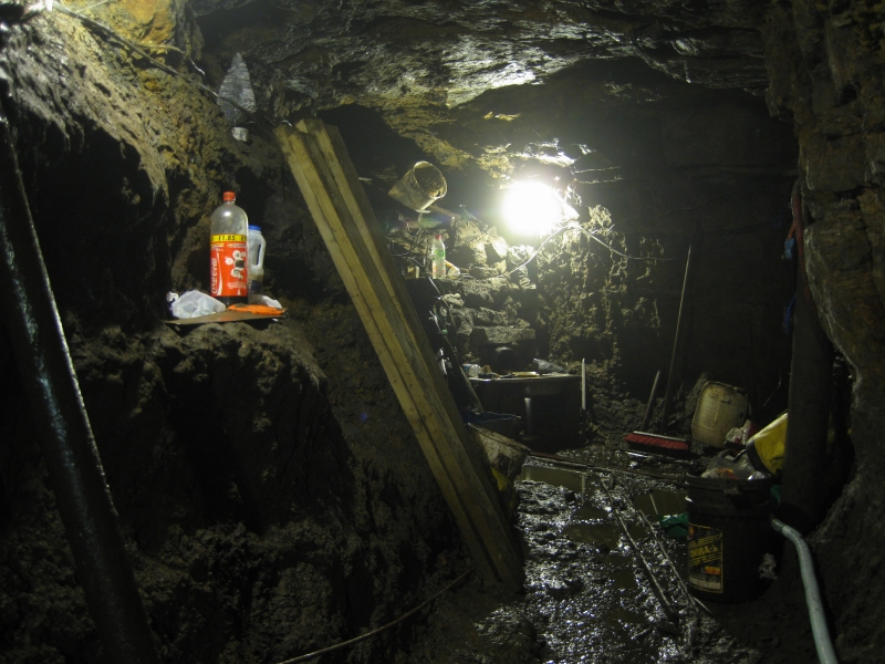 IMG_3174.jpg - The work area from the shaft collar.