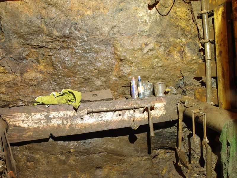 P7299938.JPG - Timber work in the vertical section of the shaft.