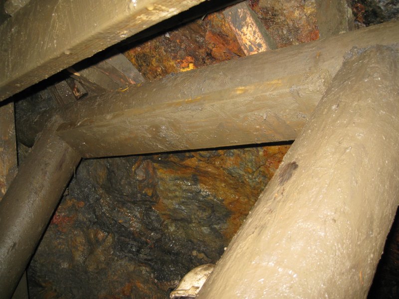 IMG_2342.jpg - At the shaft bottom - transformer pole supports.