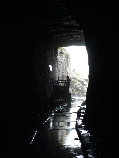 IMG_2368.jpg - The old tub, and cleared rails.