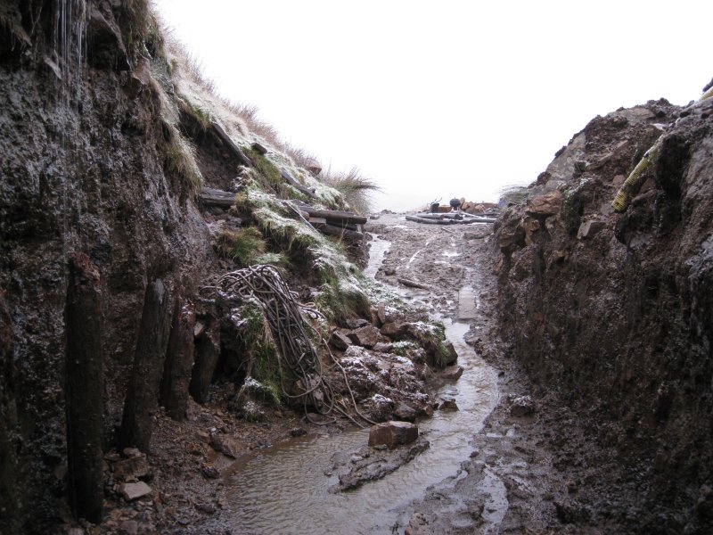 IMG_2377.jpg - A slump on the wall at the entrance and scatterings of snow. It was very cold today.