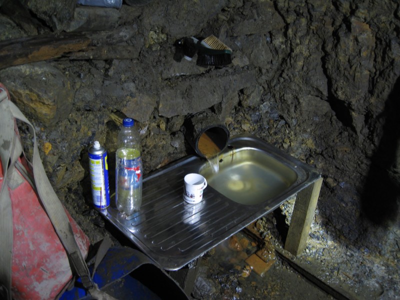 IMG_2741.jpg - The sink in it full glory.