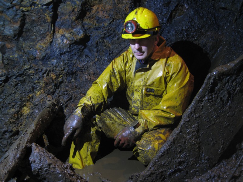 IMG_2761.jpg - Dog pete sat in the left chute.