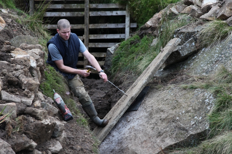 07_hilticaps.jpg - Rock breaking using Hilti Caps.