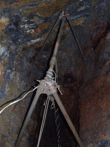 22_scaffoldframe.jpg - Scaffold frame at the shaft top.