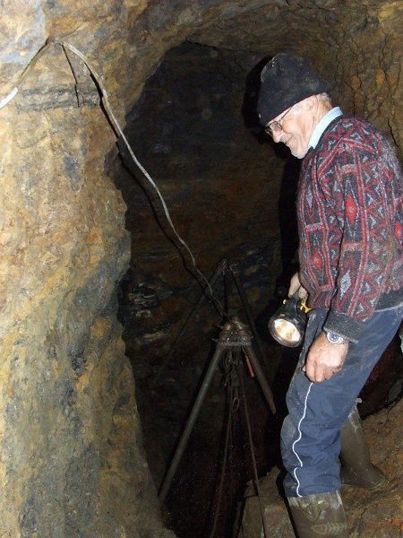 23_scaffoldframe.jpg - Scaffold frame at the shaft top.