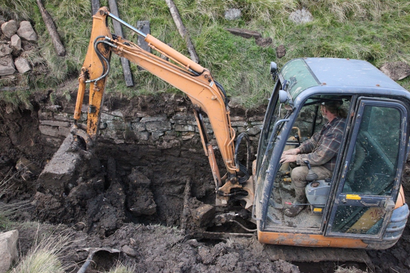 30_ianondigger.jpg - Ian on the mini digger, clearing the level.