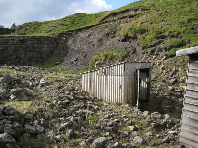 IMG_1495.jpg - We did not look in this one, but at a guess it could have been the toliet or magazine?