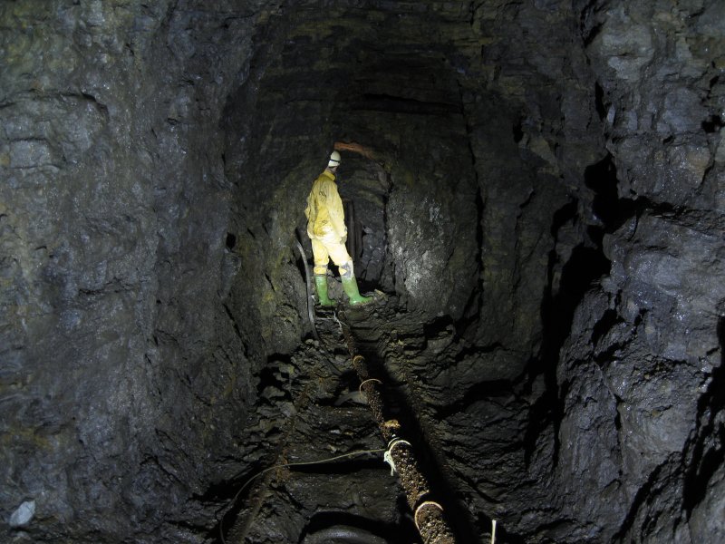 IMG_1532.jpg - Looking down the decline, with fallen airpipe.