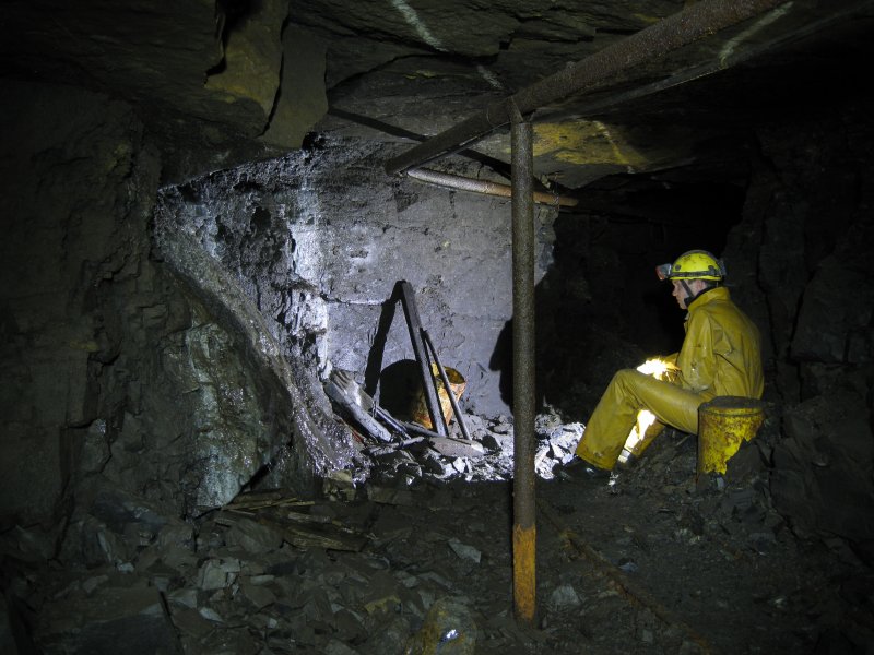 IMG_1544.jpg - Tools and oil drums in the workings.